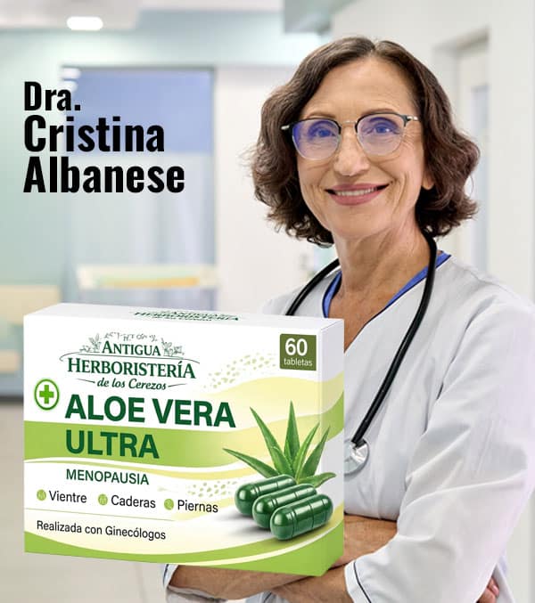 Dott.ssa Cristina Albanese con prodotto Aloe Vera Ultra per benessere.